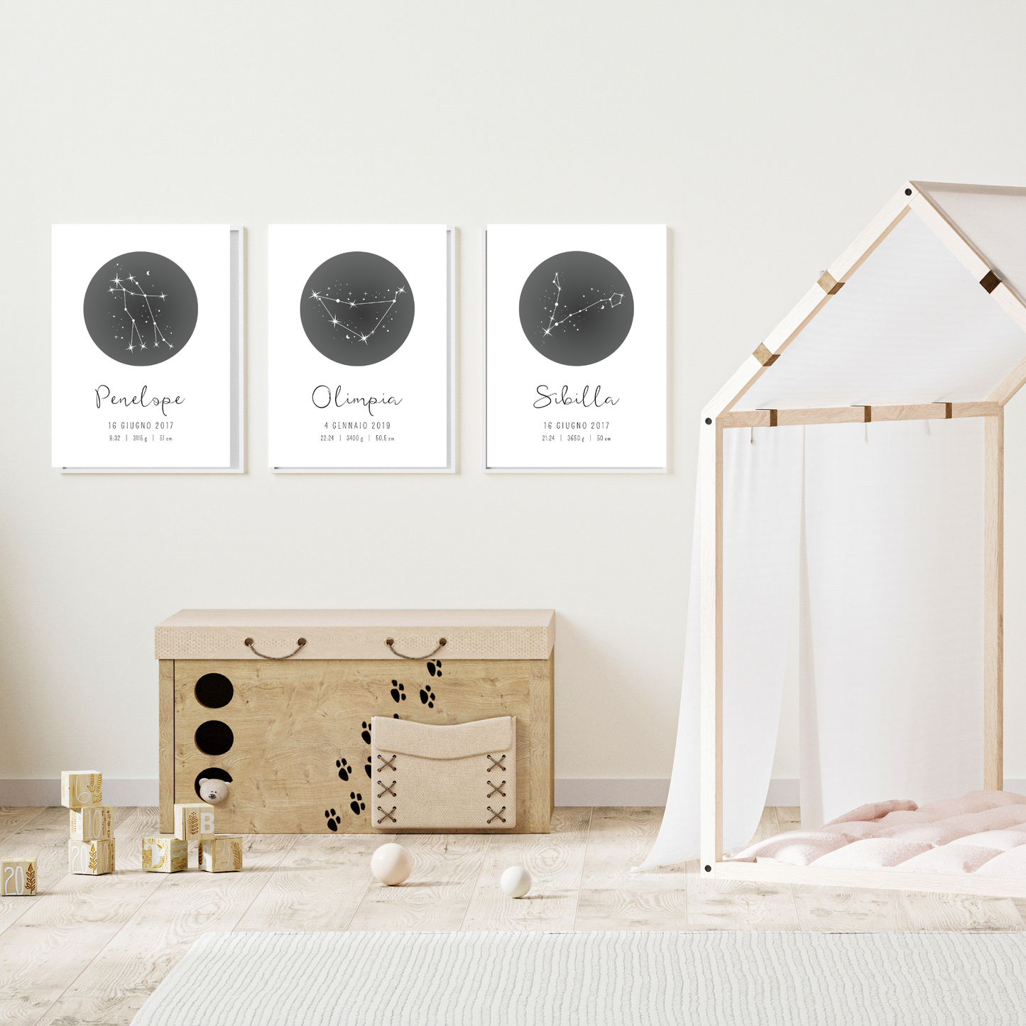 Cameretta con parete toni naturali con appesa grafica stampabile STARLIGHT MEMORIES personalizzabile con i dati di nascita del bambino, incorniciata.