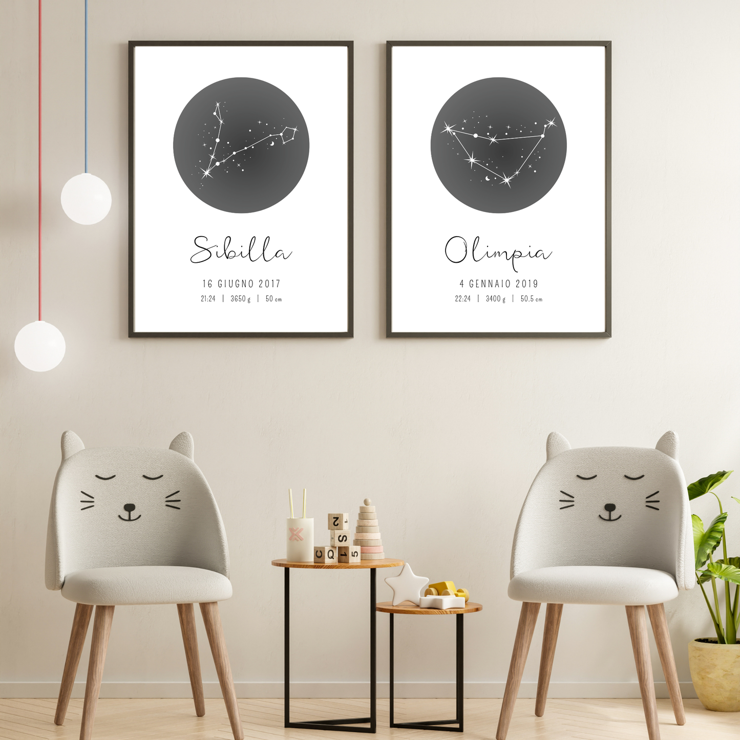 Cameretta con parete toni naturali con appesa grafica stampabile STARLIGHT MEMORIES personalizzabile con i dati di nascita del bambino, incorniciata.