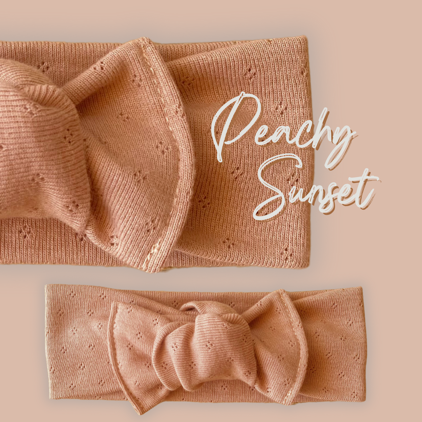 Fascia per capelli in jersey di cotone 100% colore peachy sunset. Dettaglio su nodo.