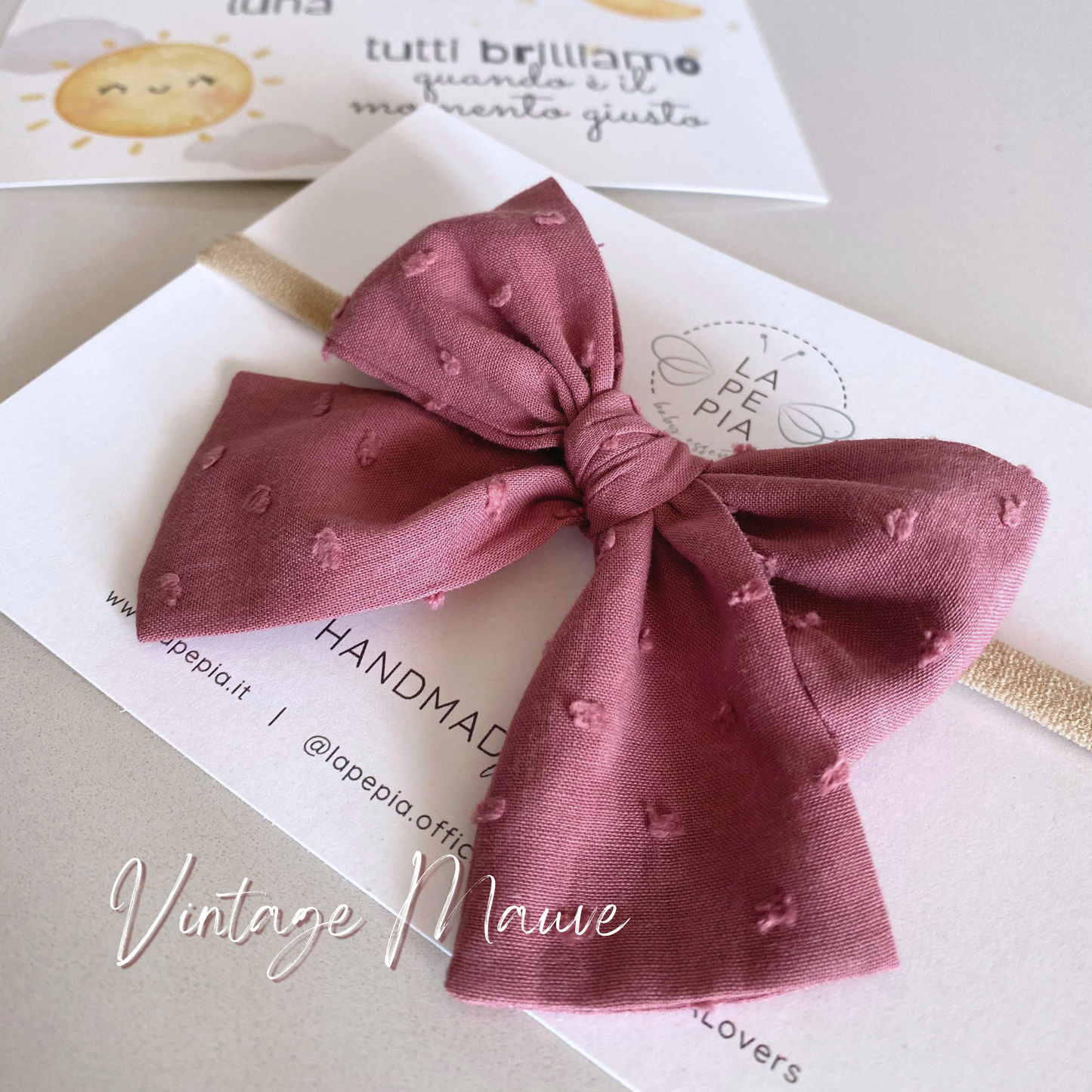 Fiocco per capelli Classic Bow Plumetis in colore vintage mauve, accessorio per capelli chic e sofisticato.