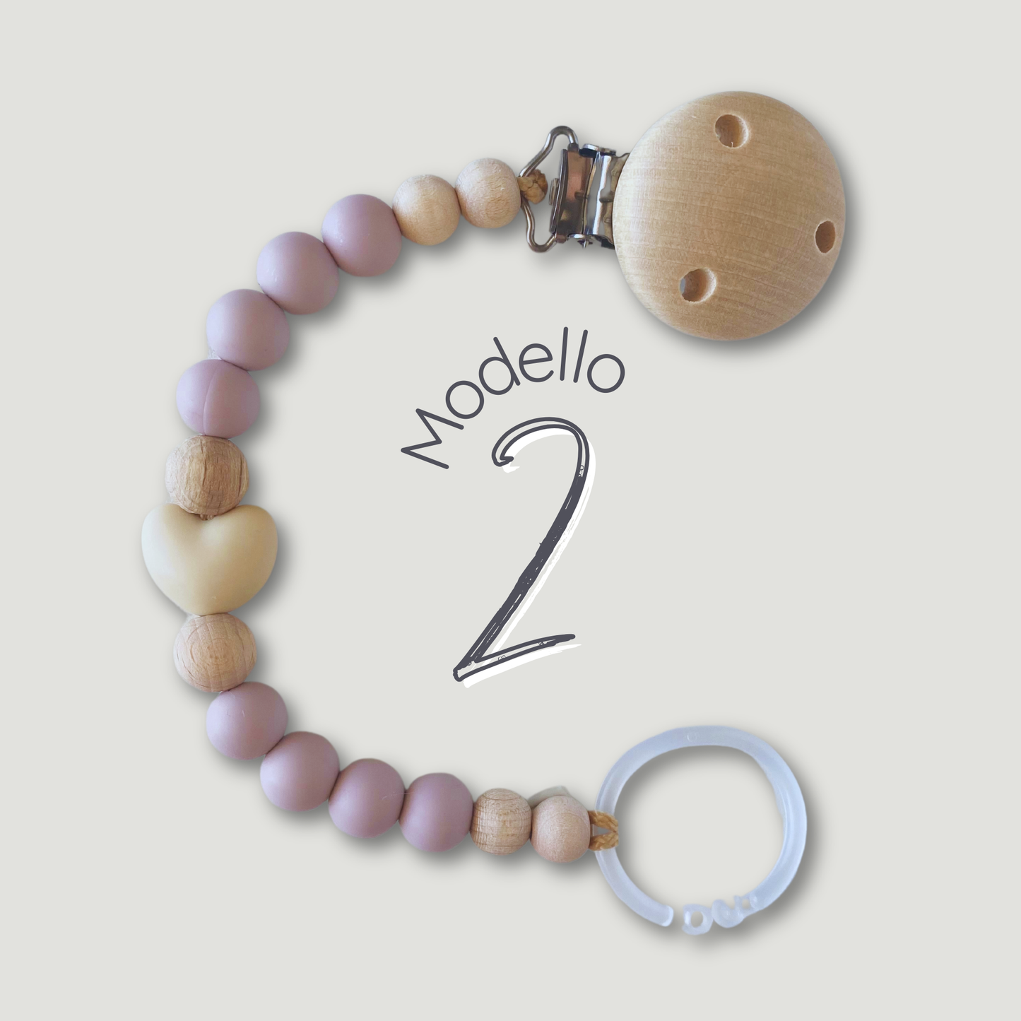 Catenella portaciuccio in legno e silicone, colore rosa blush, perla centrale a forma di cuore.