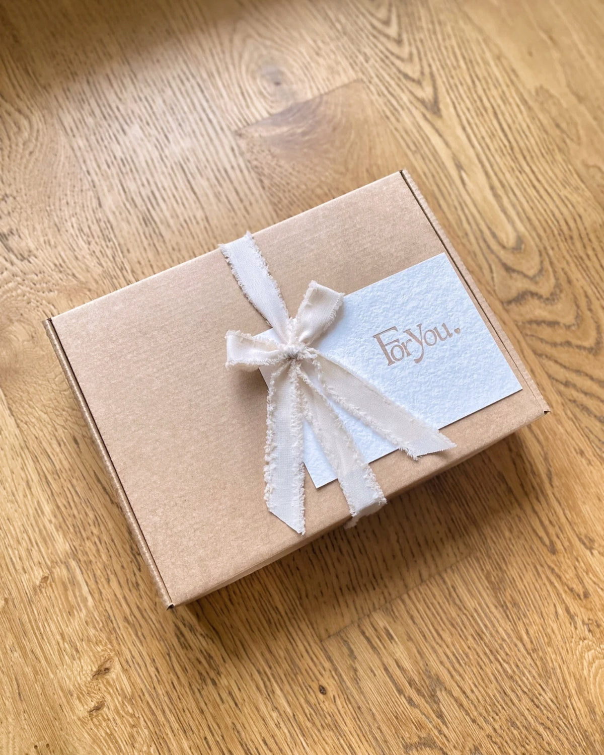 Cofanetto regalo Little Wonder Box LAPEPIA confezionato, scatola color avana con nastro e cartolina