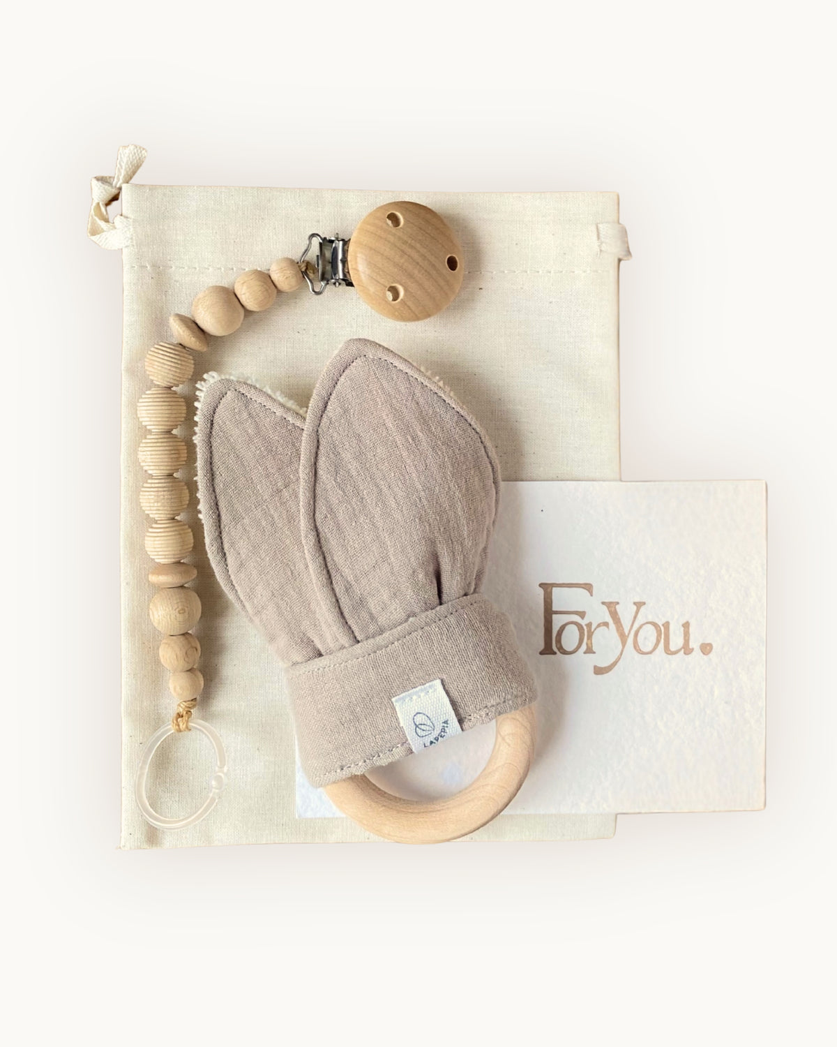 Cofanetto Little Wonder Box Little Treasures, variante Tortora: anello dentizione, clip portaciuccio e custodia in cotone