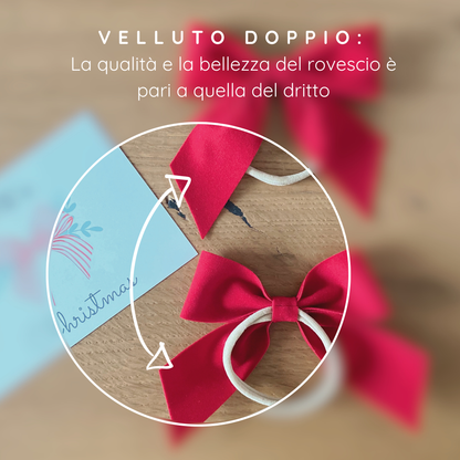 Fiocco per capelli in velluto doppio rosso. Dettaglio del rovescio del fiocco.