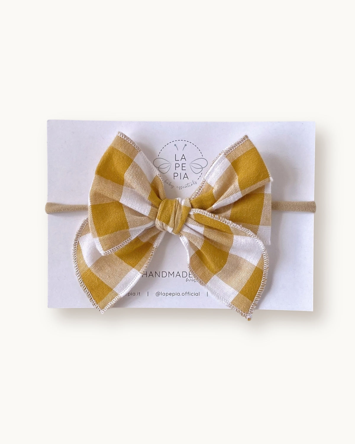Fiocco per capelli a quadretti vichy giallo senape e bianco su fascia da neonata, realizzato a mano in cotone.