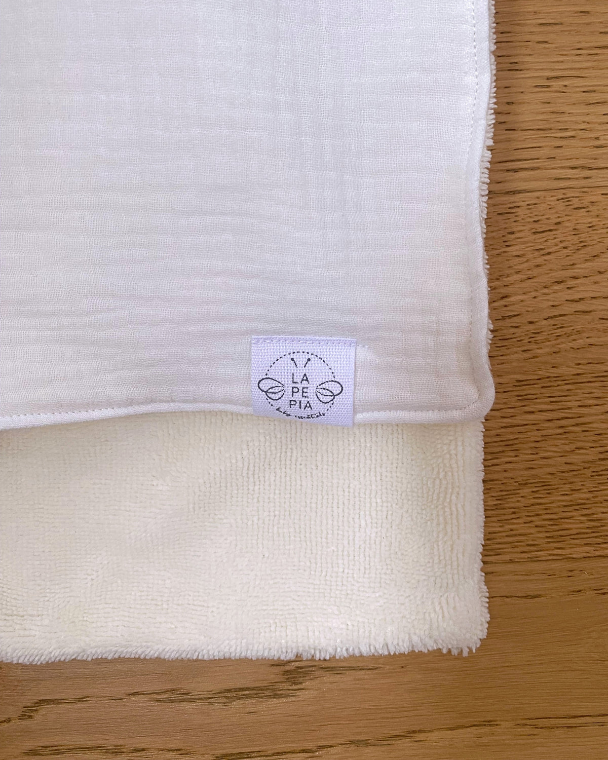 Dettaglio angolo mussola double face LAPEPIA, colore Avorio